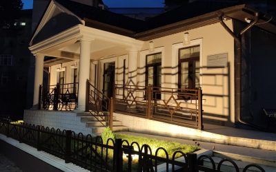Centrul de zi pentru persoane vârstnice funcționează în str. Alexandru Ioan Cuza nr. 39 și furnizează următoarele servicii