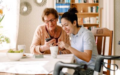 Demnitate și Confort Acasă: De ce Îngrijirile la Domiciliu Sunt o Soluție Alternativă pentru Vârstnici